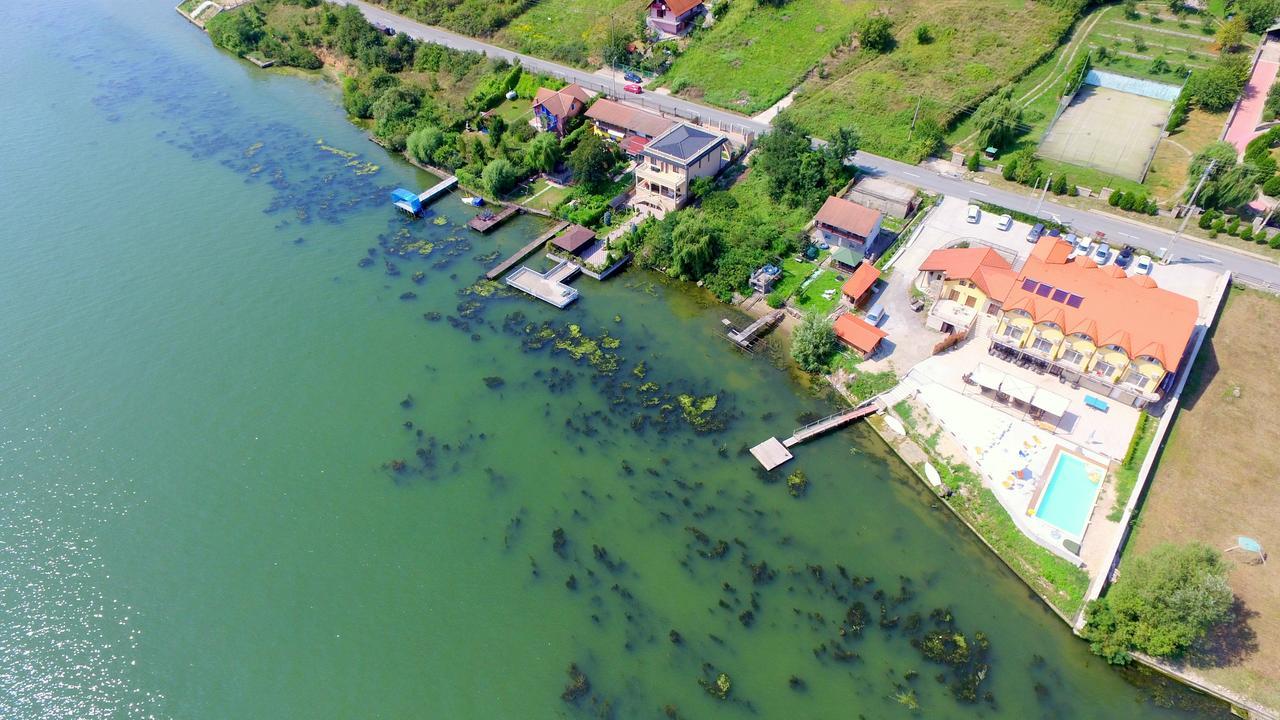 Отель Mai Danube Ешелница Экстерьер фото
